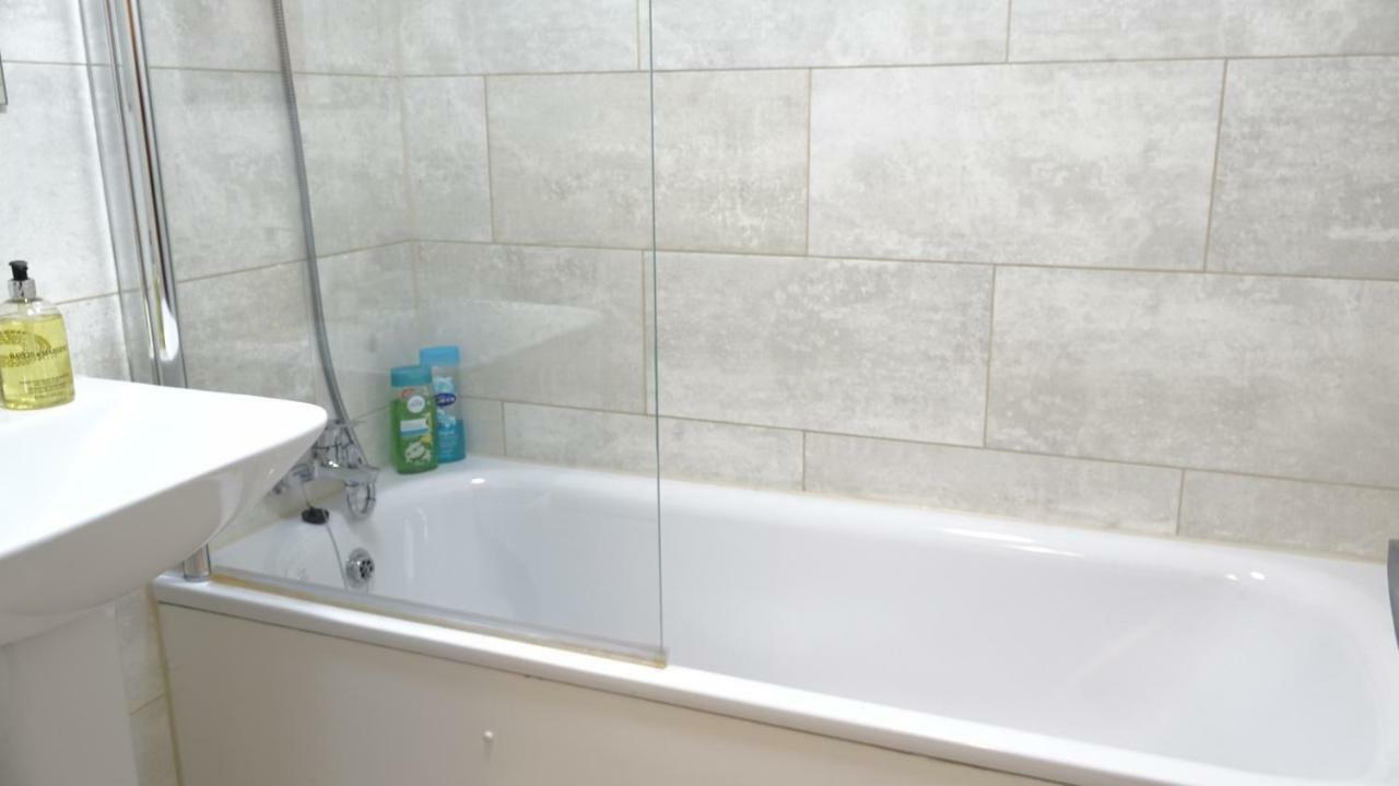 Ashford  Luxury 2 Bed 2 Bath - Free Parking - 5Min To Airport - Sleeps 6 아파트 외부 사진